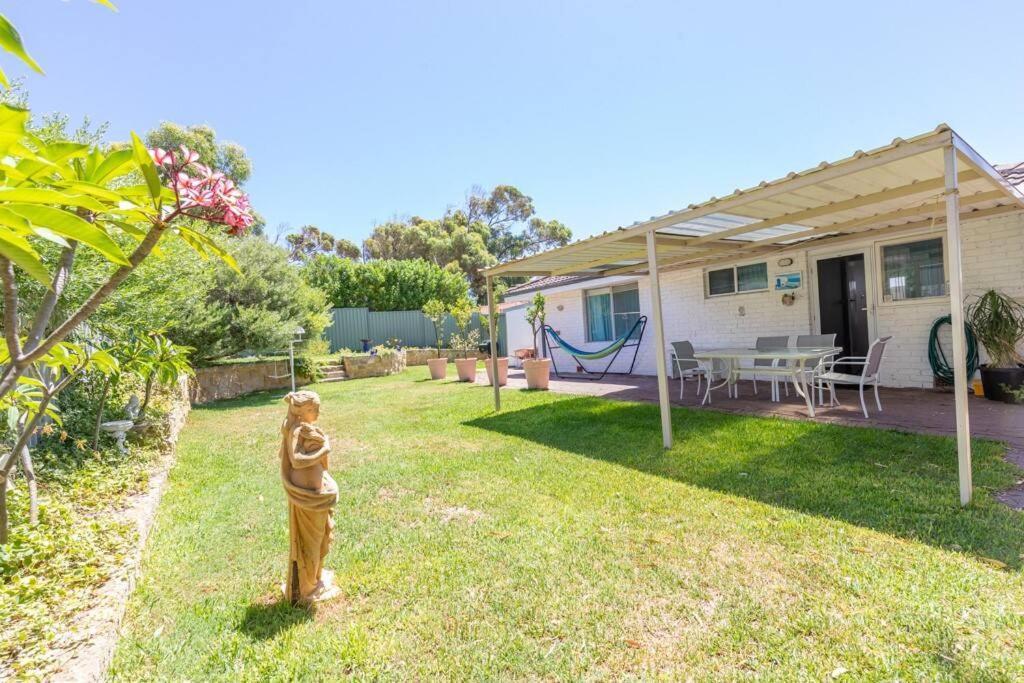 Shabby Chic Shack - 2 Bedroom Beach Cottage Yanchep Eksteriør bilde